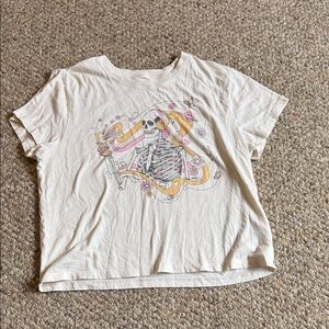 Women’s graphic tshirt.
